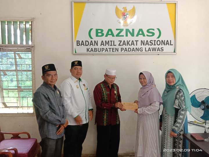 Dosen Dan Staf STAI BR Serahkan ZIS Profesi Ke BAZNAS Palas
