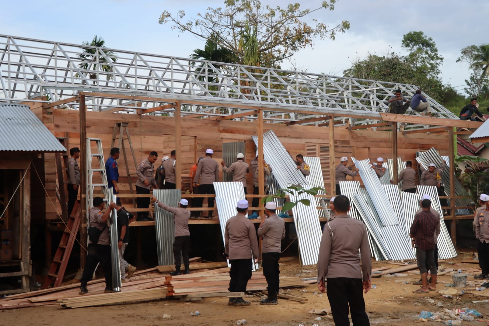 Polisi Bangun Asrama Dayah Ulama Kharismatik Aceh