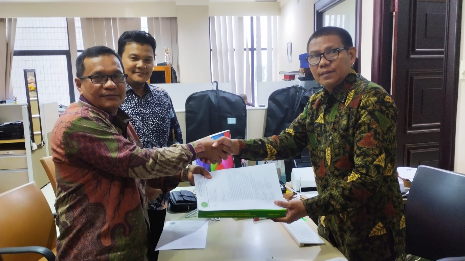 Rektor IAIN Langsa Serahkan Berkas Balon Rektor Ke Kementerian Agama