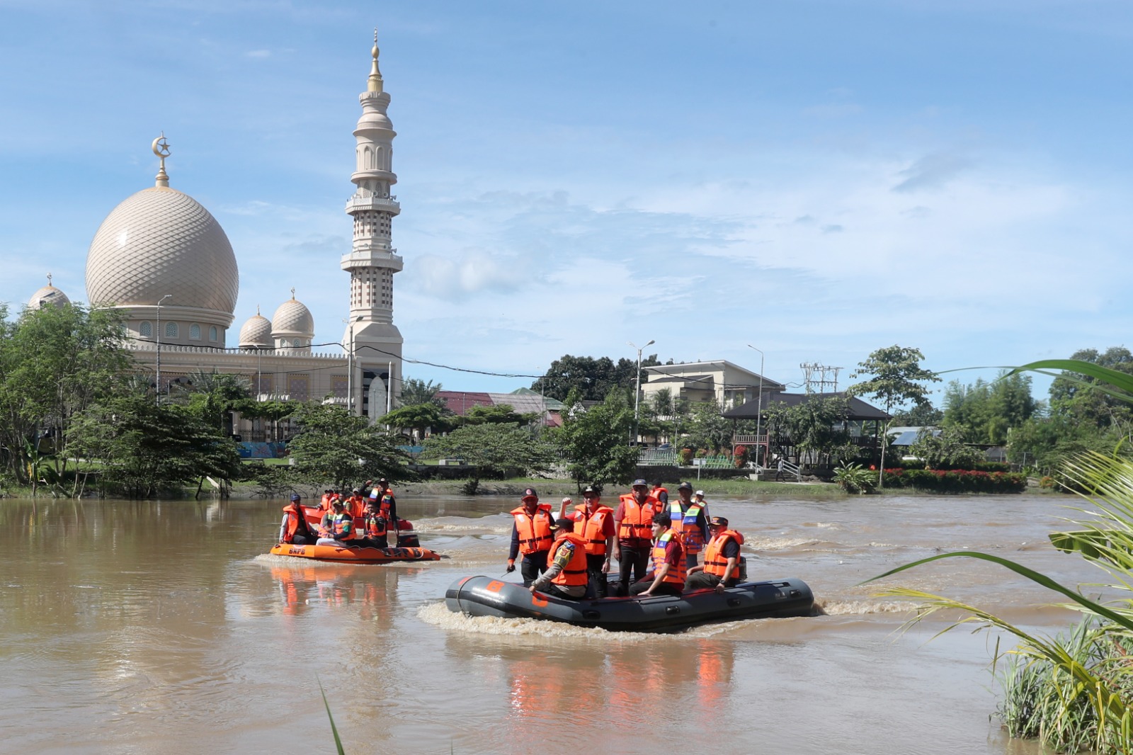 Naik Perahu Karet, Bakri Siddiq Susuri Krueng Aceh