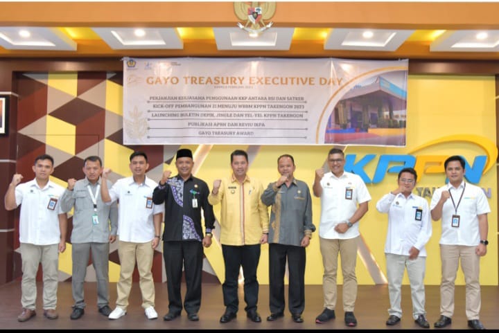 Pj Bupati Bener Meriah Terima 2 Penghargaan Dana Desa