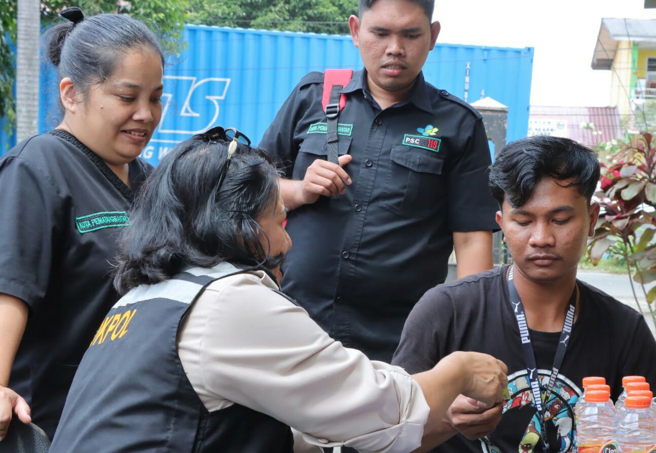 Kapolres Pimpin Pengamanan Jalur Truk Logistik F1H2O Dari P.Siantar