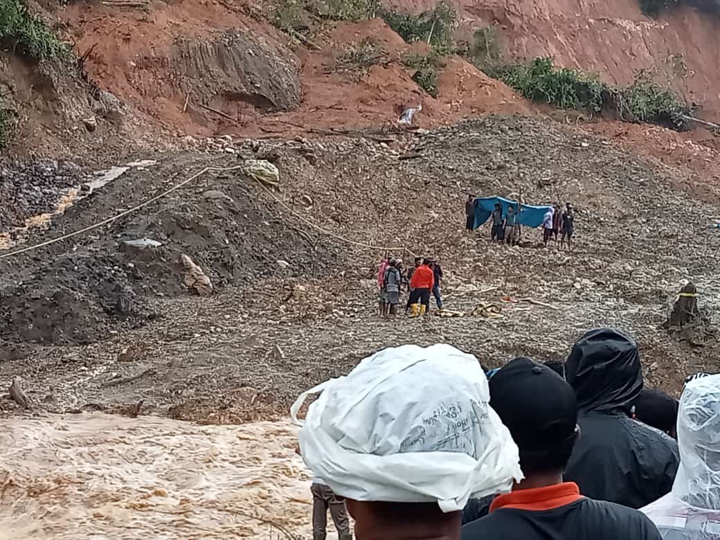 Jenazah Kades Tertimbun Longsor Ditemukan