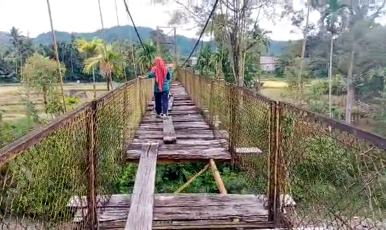 Miris, Jembatan Gantung Di Pedalaman Pidie Tidak Diperhatikan