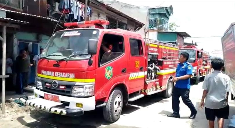 Kompor Gas Meledak, Warung Gorengan Nyaris Terbakar
