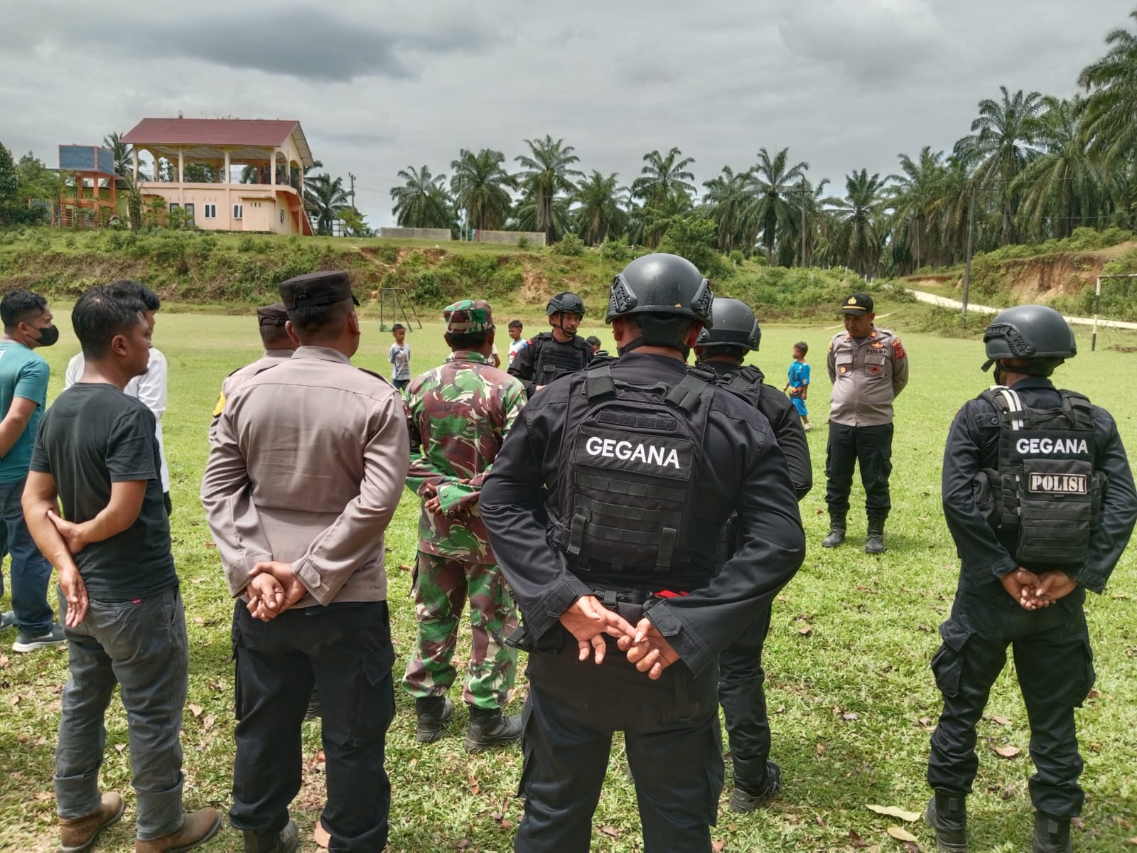 Saat Gali Lubang, Warga Temukan Amunisi Dan Granat