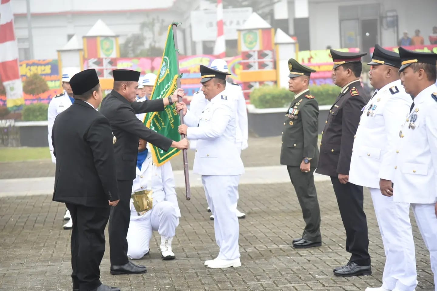 Gubsu Serahkan Tunggul Kecamatan Teŕbaik Untuk Batangtoru Tapsel