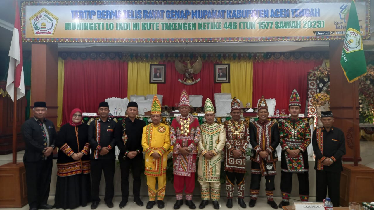 Sidang Paripurna Hari Jadi Kota Takengon, Pejabat Pakai Adat Kerawang Gayo