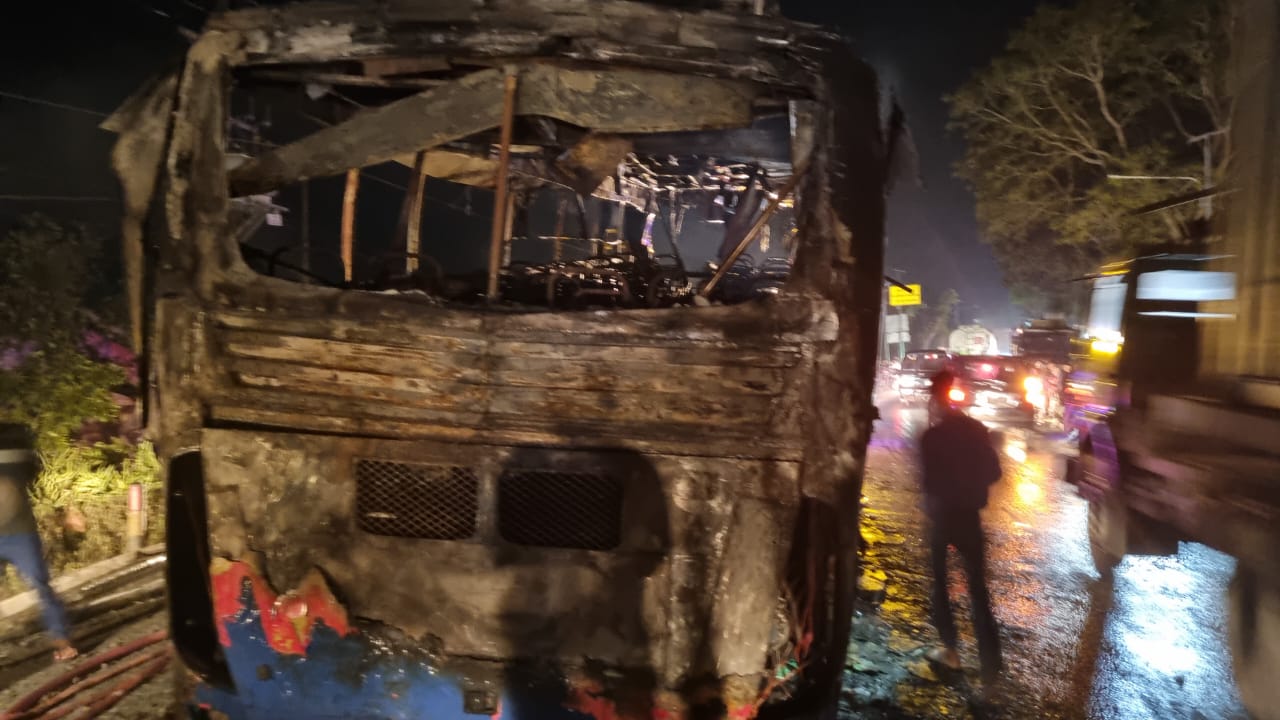 Usai Tabrak Scorpio, Bus Pariwisata Bawa 45 Siswa Terbakar, 1 Tewas