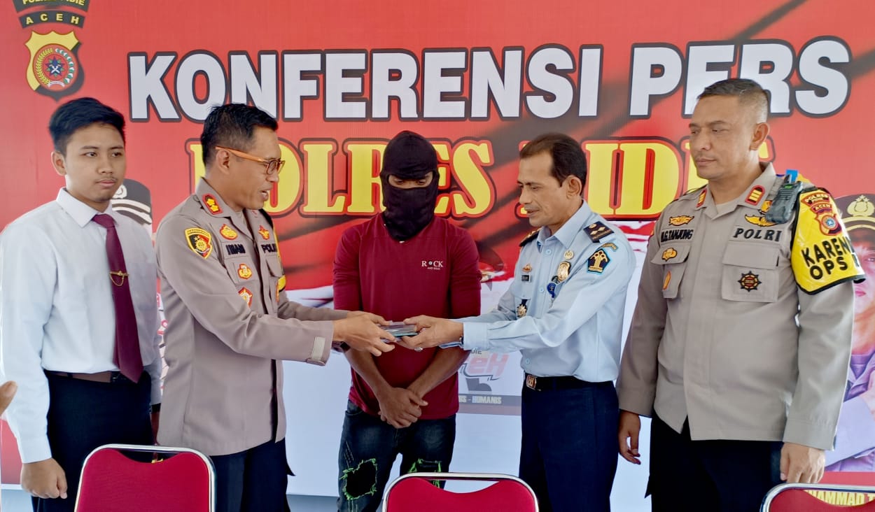 Tersangka People Smaggling Rohingya Diserahkan Ke Imigrasi