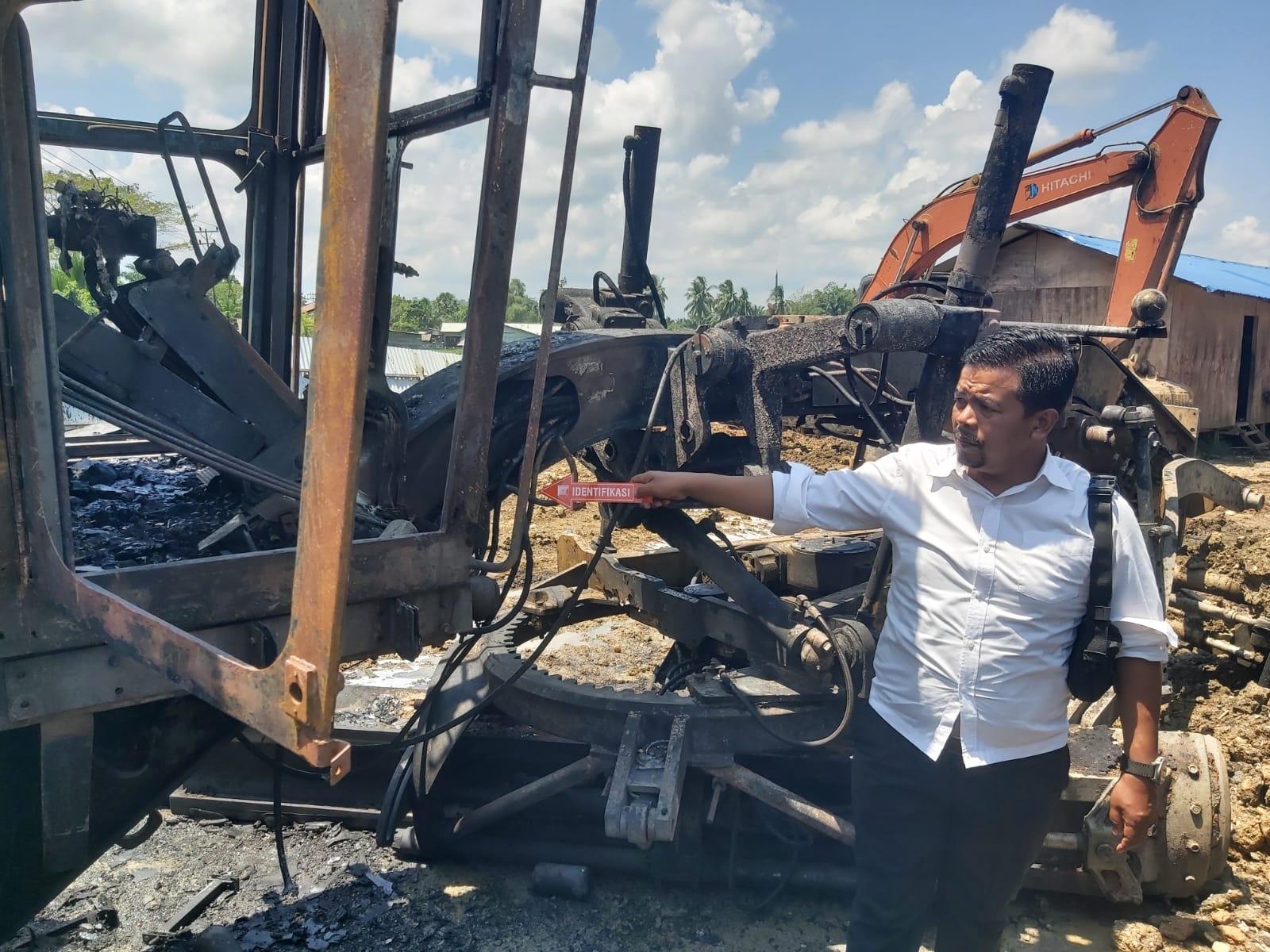 Dua Alat Berat Proyek Multiyears Terbakar