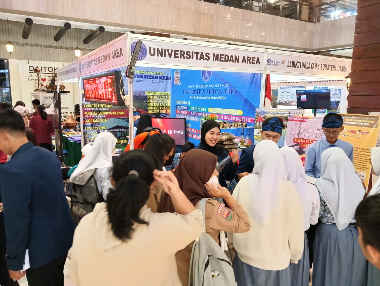 Stan Pameran UMA "Diserbu" Pelajar