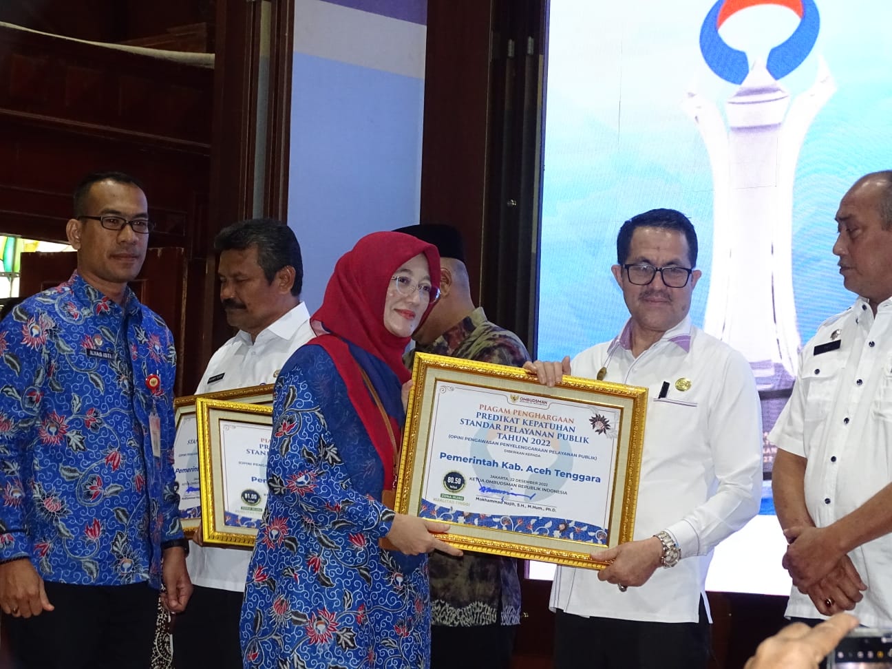 Pemkab Agara Terima Penghargaan Dari Ombudsman