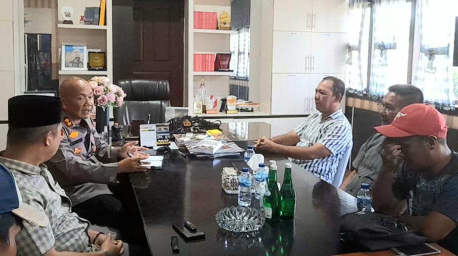 Masyarakat Datangi Kapolres Minta Segera Proses Hukum Pembunuh Penyu
