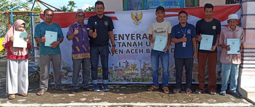 298 Warga Abdya Terima Sertifikat Tanah Gratis