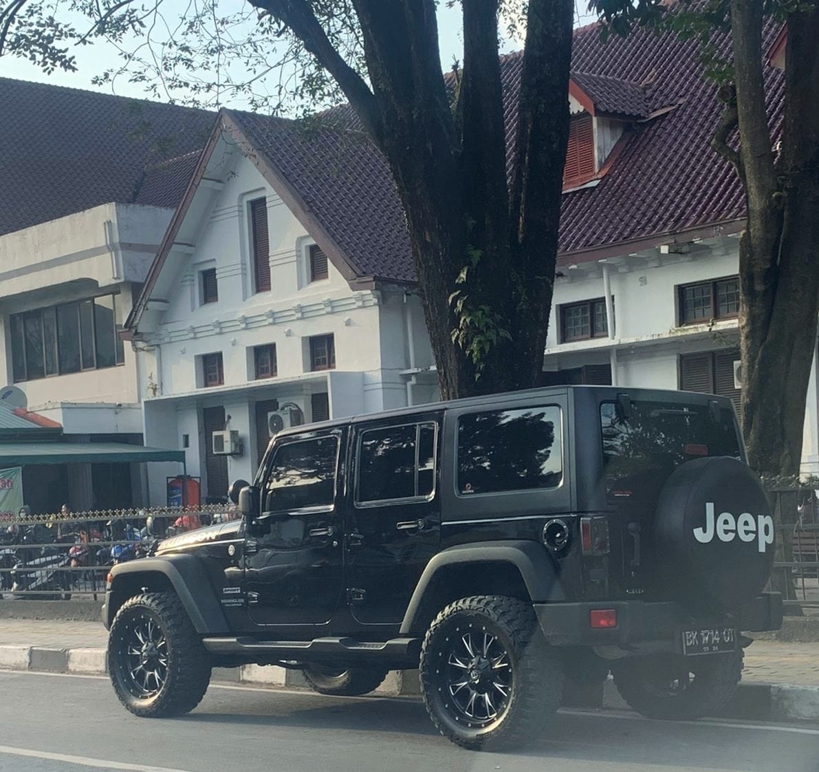 Oknum Hakim Bawa Rubicon Jadi Sorotan