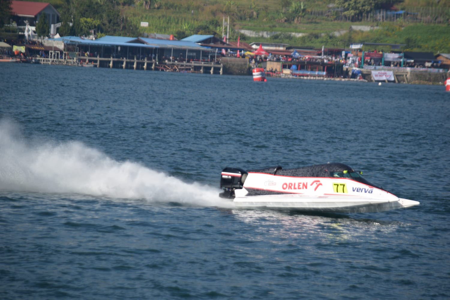 Bartek Marszalek Tercepat Di Babak Kualifikasi Formula1Powerboat Lake Toba
