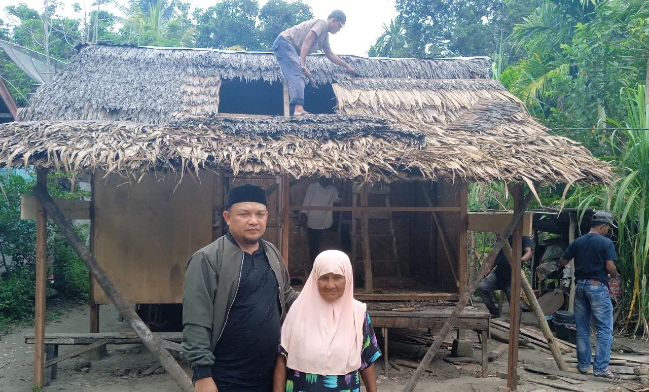 Gubuk Reot Janda Miskin Nurhayati Dibedah
