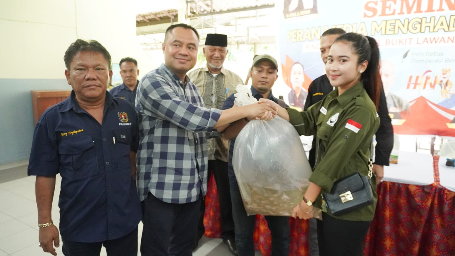 Project Wings Sumatera Terima Penyerahan Bibit Ikan Dari PWI Langkat