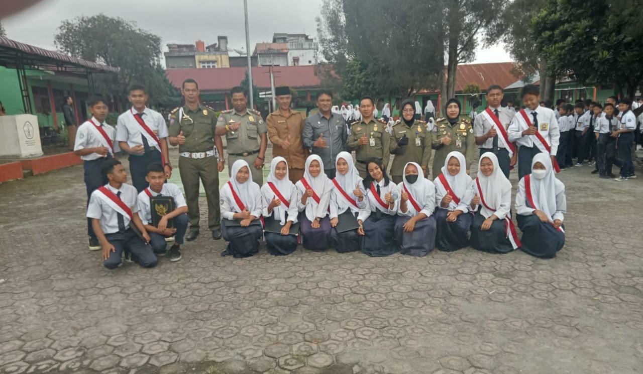 Kasatpol PP Dan WH Sosialisasikan Qanun Jinayat Kepada Pelajar SMPN 1 Bandar