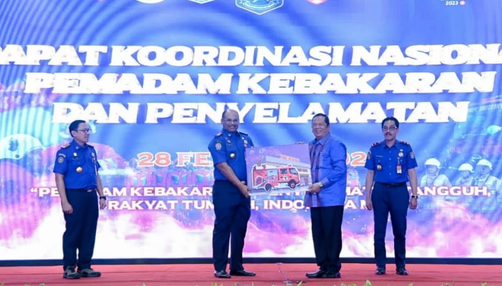Padang Sidempuan Dapat 3 Unit Damkar Dan 1 Ambulance Dari Kemendagri