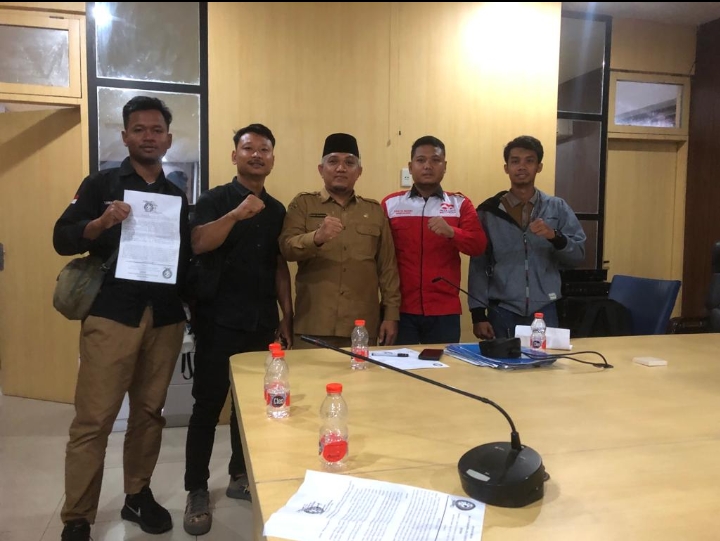 Imadem Desak Pencopotan Kepala SMAN 1 Bilah Barat