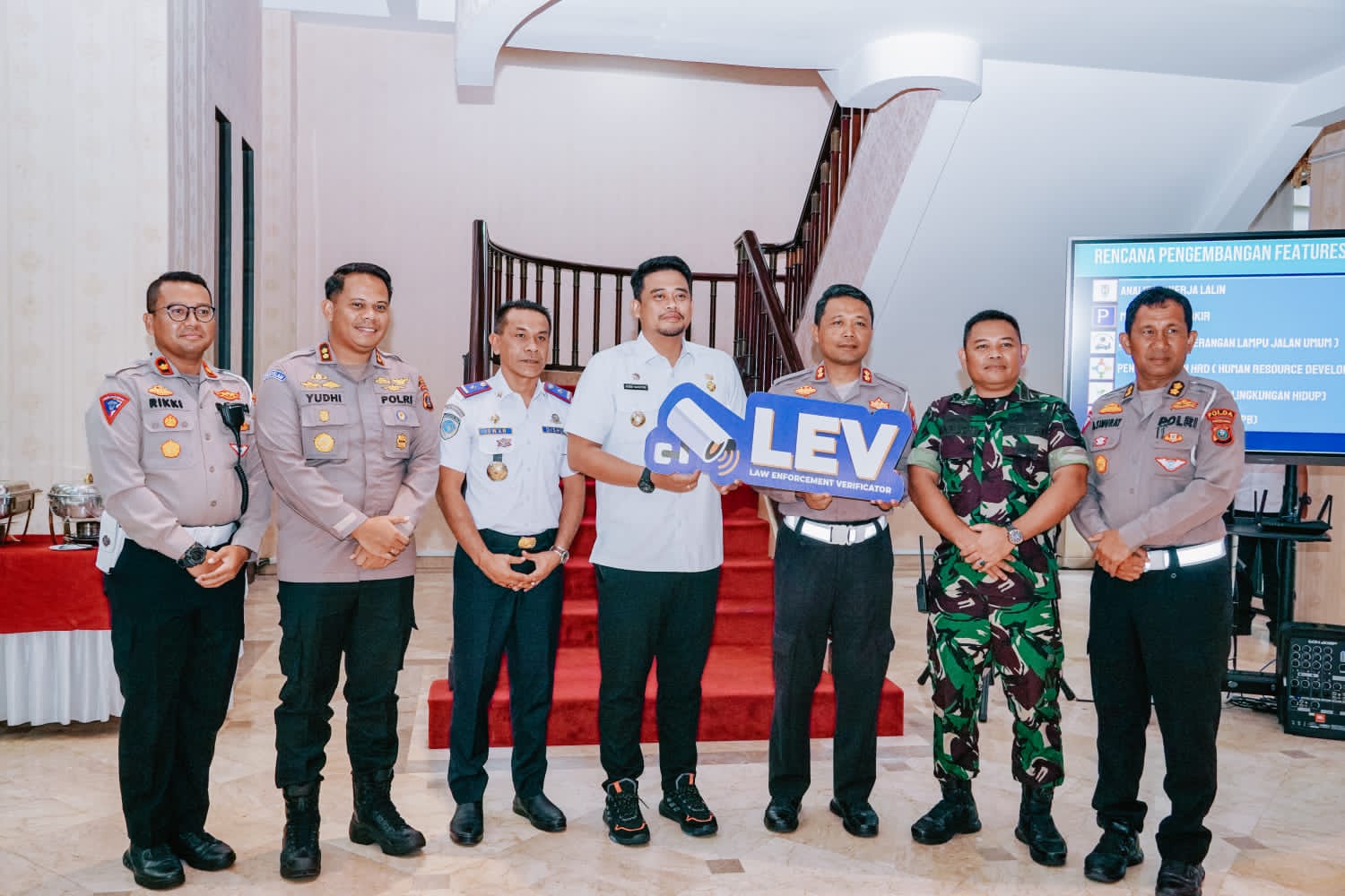 Pemko Medan Serahkan Aplikasi LEV Kepada Polda Sumut, Bobby Nasution: Tingkatkan Kepatuhan & Ketertiban Masyarakat Berlalulintas