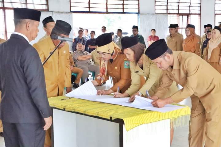 Bupati Simalungun Lantik 129 Pejabat Administrator Dan Pengawas