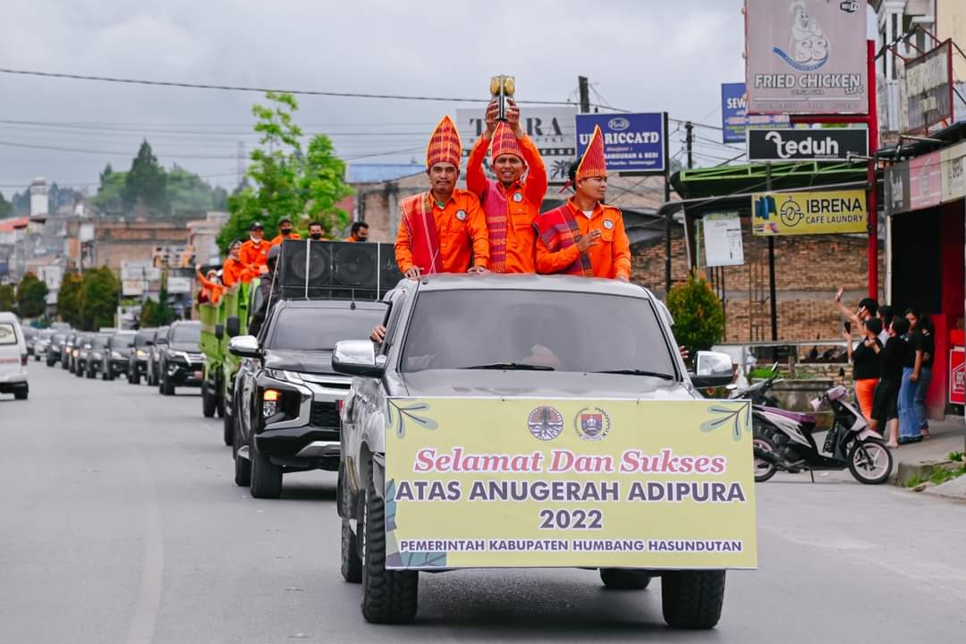 Pasukan Orange Humbahas Arak Adipura