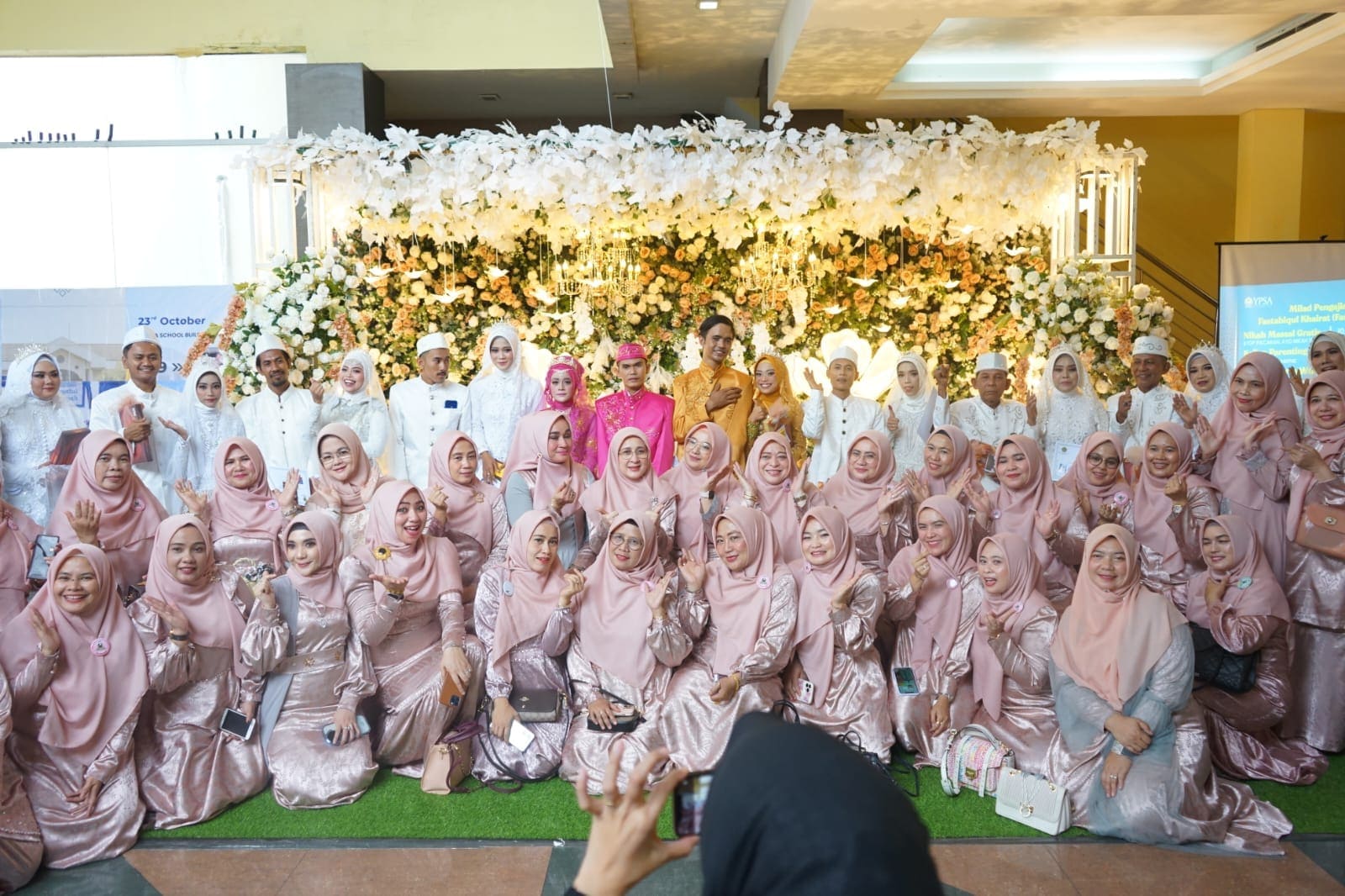 Faskho Gelar Nikah Massal Dan Kajian Parenting Bersama Bunda Neno Warisman