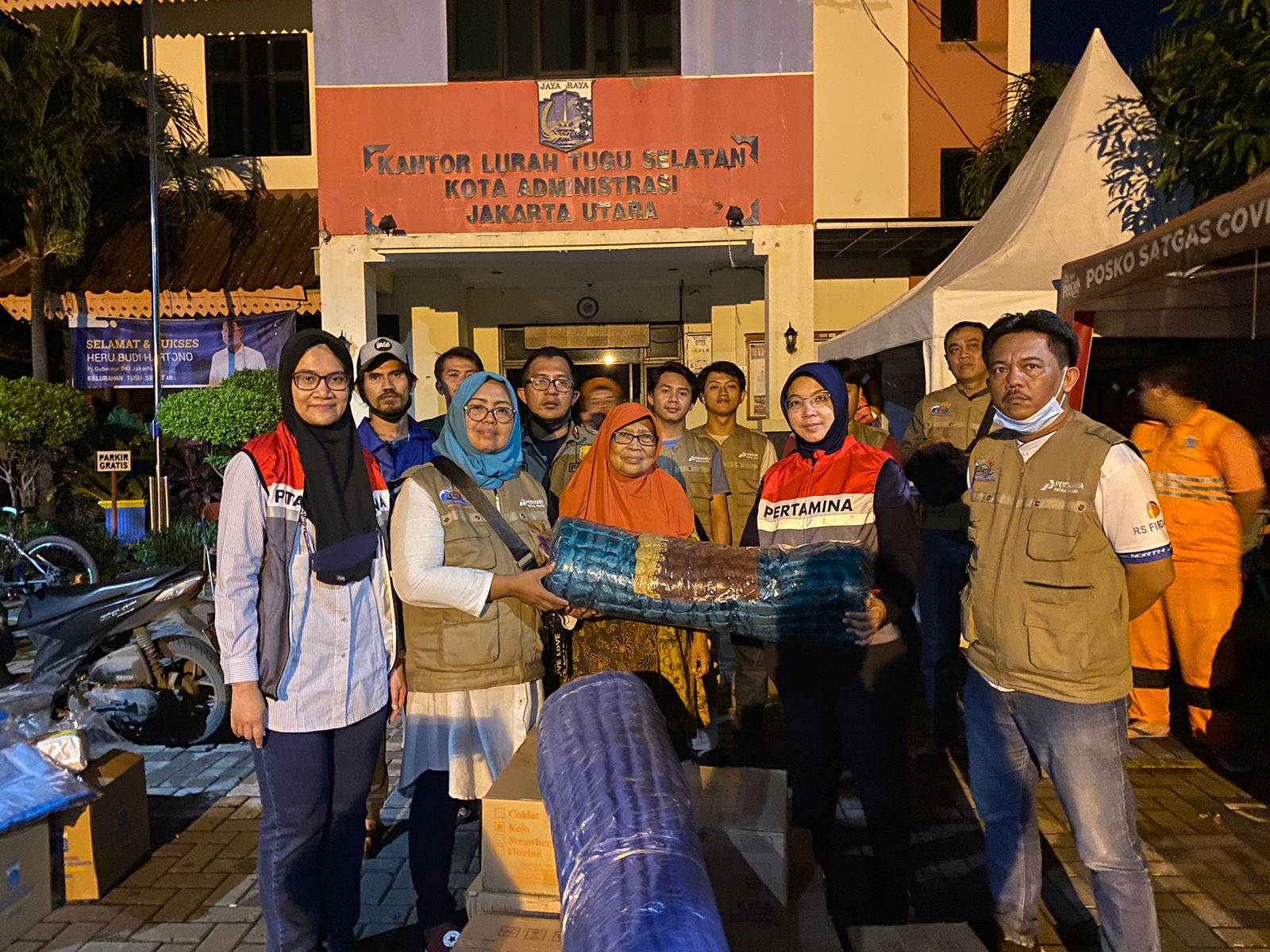 Kolaborasi PGN Subholding Gas Pertamina & Team Pertamina Peduli, Salurkan Bantuan Warga Terdampak Kejadian di Integrated Terminal Plumpang