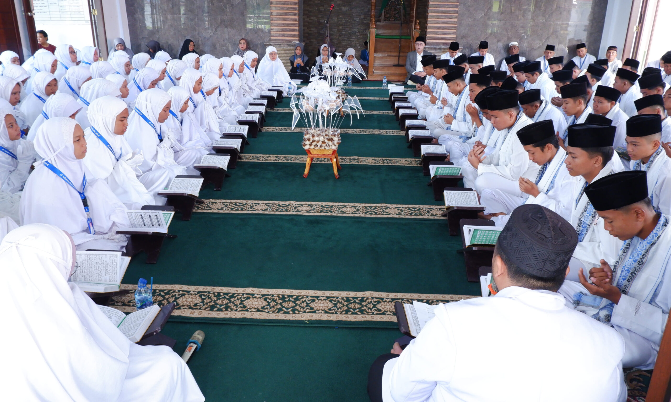 147 Siswa SMP Ar-Rahman Percut Mengikuti Khataman Al-Quran