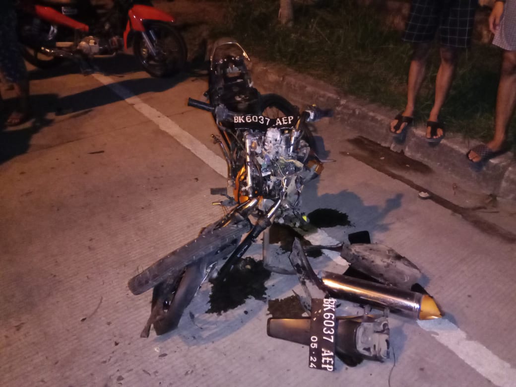 Tabrak Mobil BMW, Dua Pengendara Sepedamotor Tewas