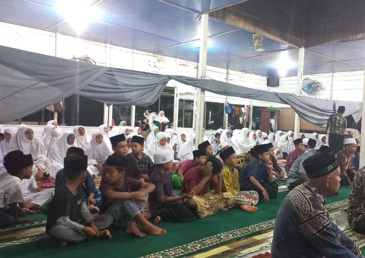 Jelang Ramadan, Umat Ramaikan Masjid Malam Nisfu Sya’ban