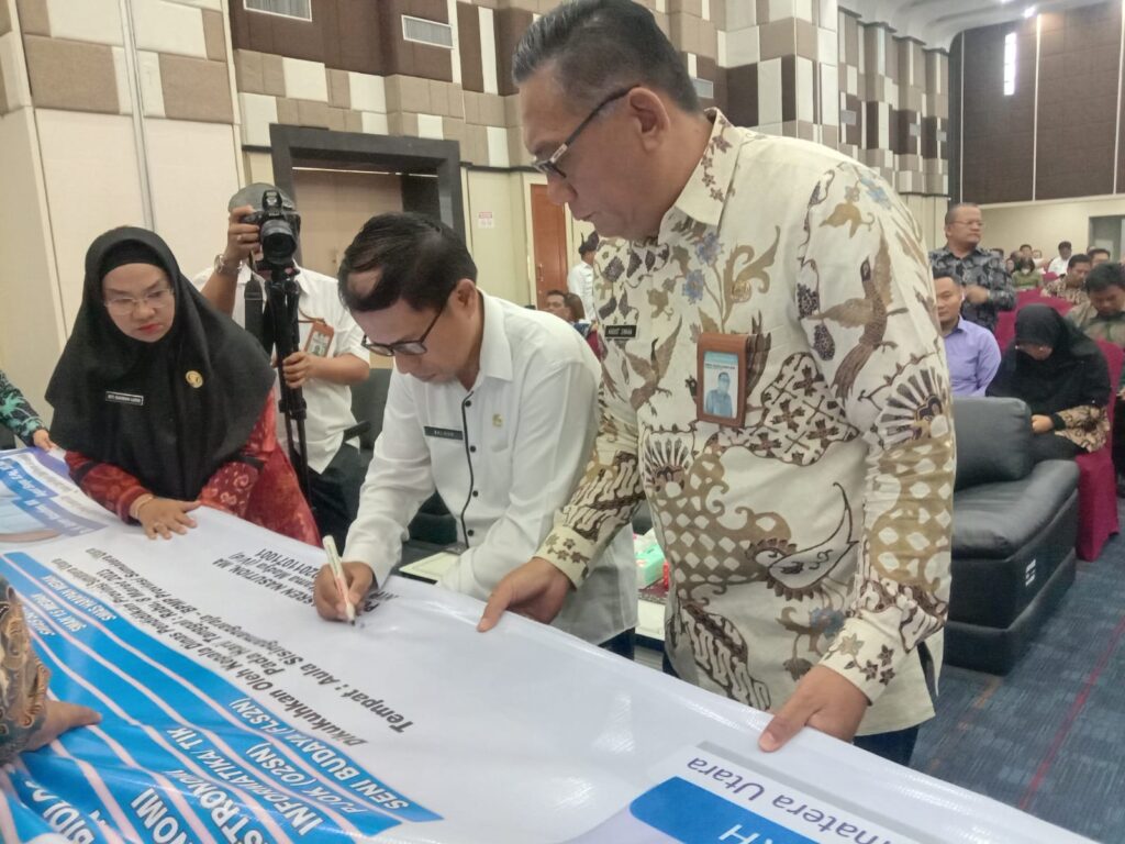 Kadisdik Sumut Kukuhkan Pengurus MKKS SMA Cabdis Wilayah I Periode 2023-2027