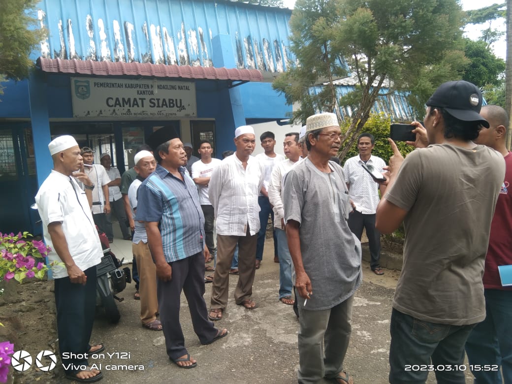 Warga Tolak Pengangkatan Pj Kades Aekmual