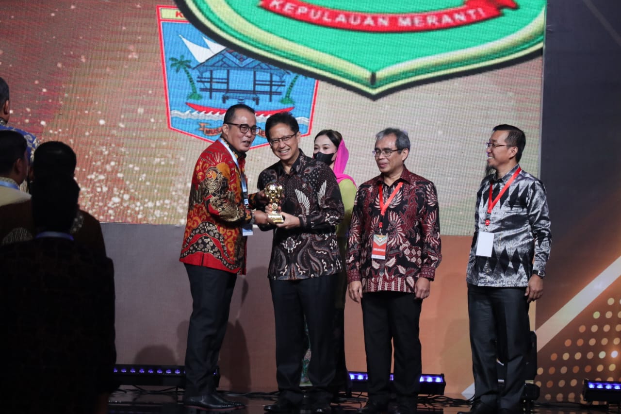 Wakil Presiden RI Berikan Penghargaan Pemda Berstatus Universal Health Coverage