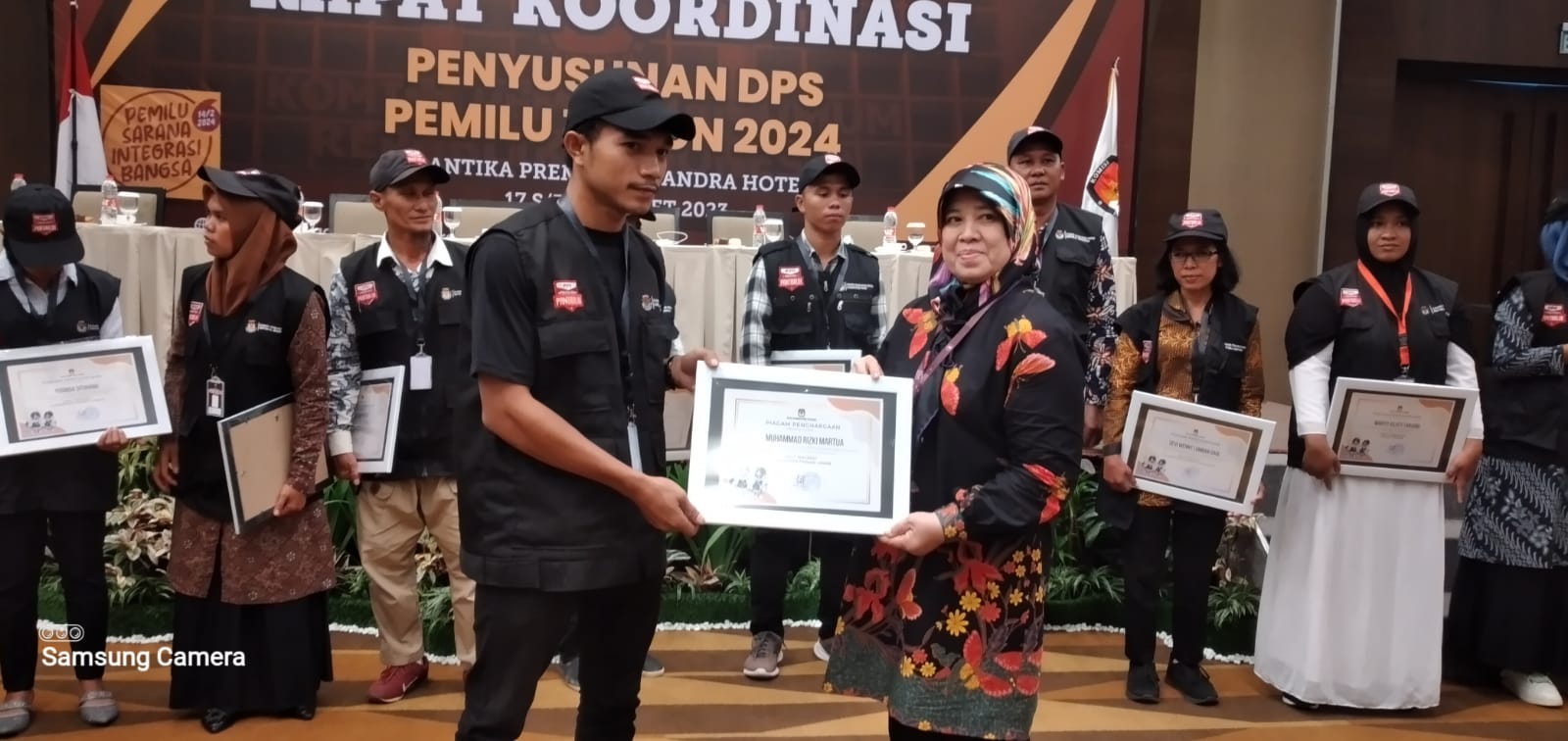 Pantarlih Palas Tercepat Laksanakan Coklit Terima Penghargaan