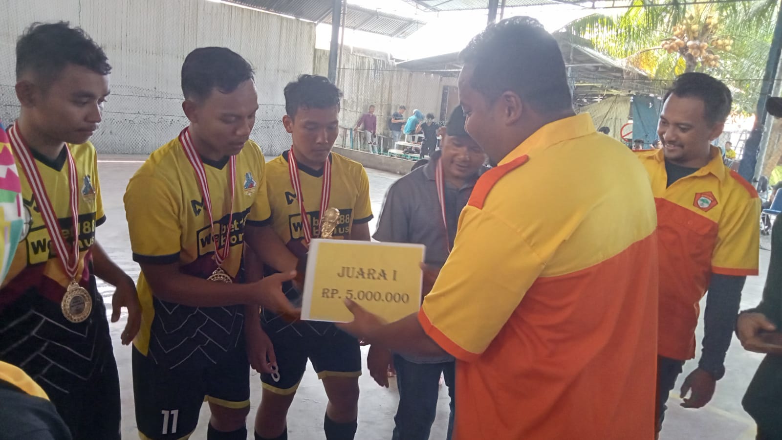 Tim P77 A Juara Pertama Turnamen Fursal Helmax Alex Tampubolon Cup