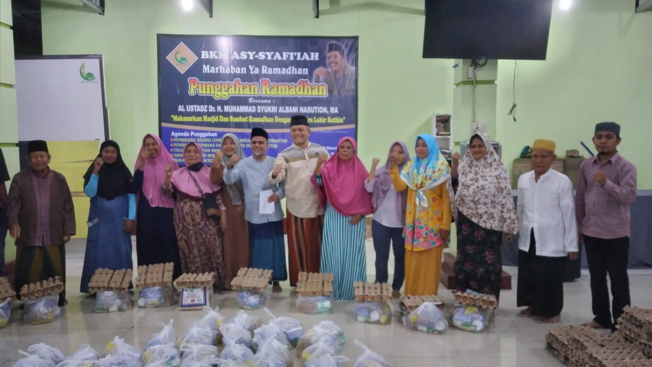 Sambut Ramadhan di Masjid Asy Syafi'iyah, Salurkan Daging Sapi Dan Sembako Ke Kaum Dhuafa
