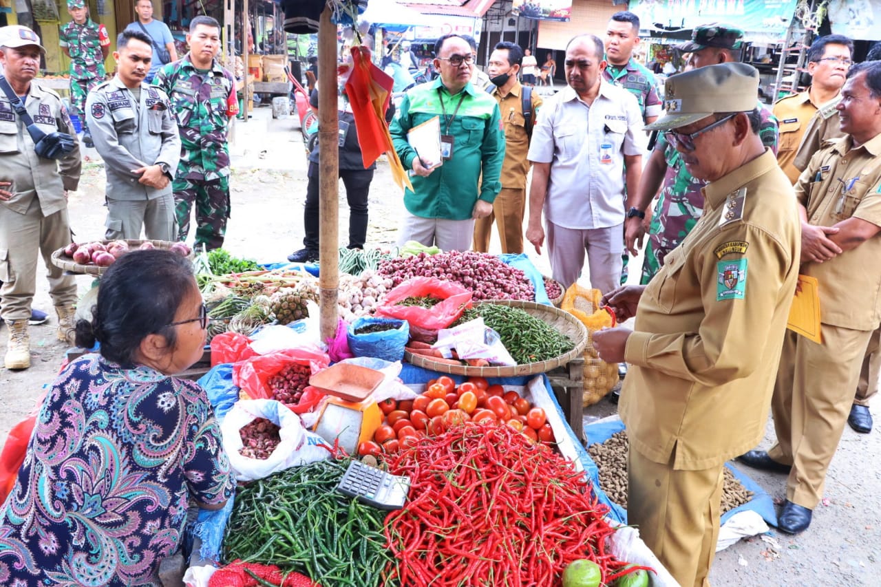 Pantau Bapokting Jelang Ramadan, Wabup Bersama Dandim 0207 Sidak Ke Pasar Perdagangan