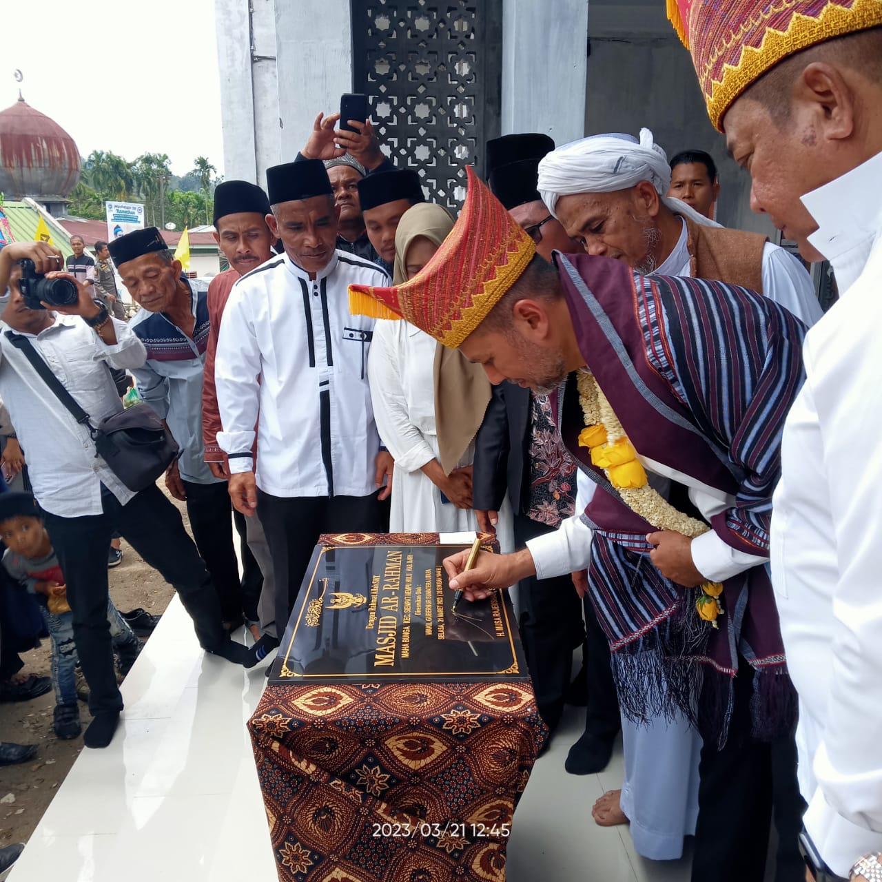 Wagubsu Musa Rajekshah Resmikan Pembangunan Masjid Ar-Rahman Maha Bunga