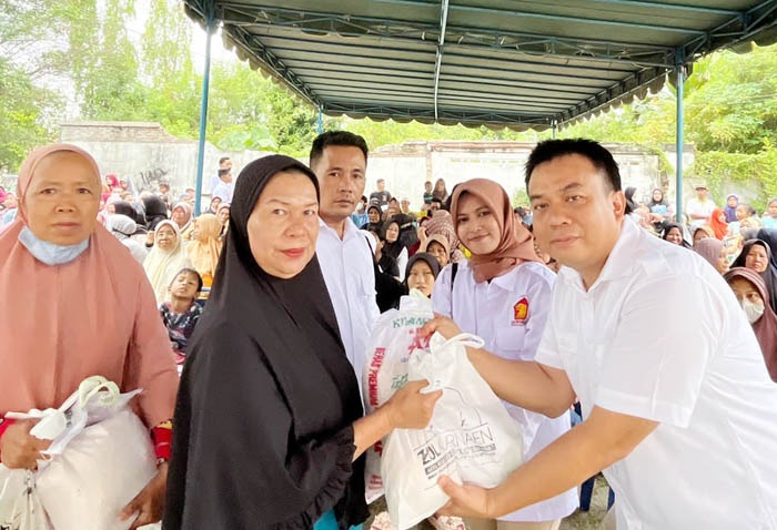 Bagikan 3.500 Paket Sembako, Zulkarnaen Ajak Warga Bergembira Sambut Ramadan