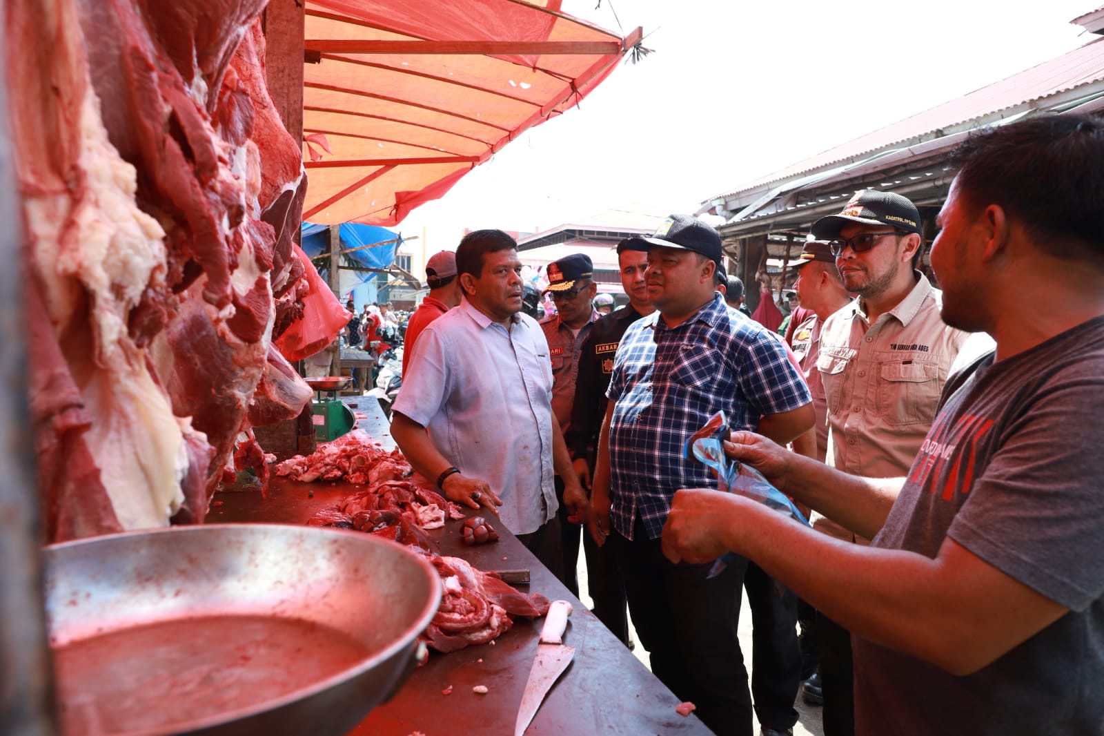 Pemkab Aceh Besar Kembali Pantau Harga Daging Di Pasar Lambaro