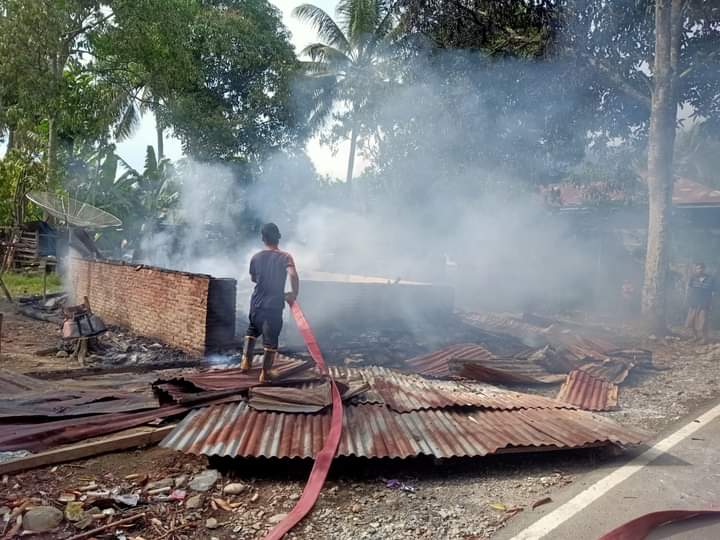 Tidak Ada Korban Jiwa, Satu Rumah Ludes Terbakar Di Agara