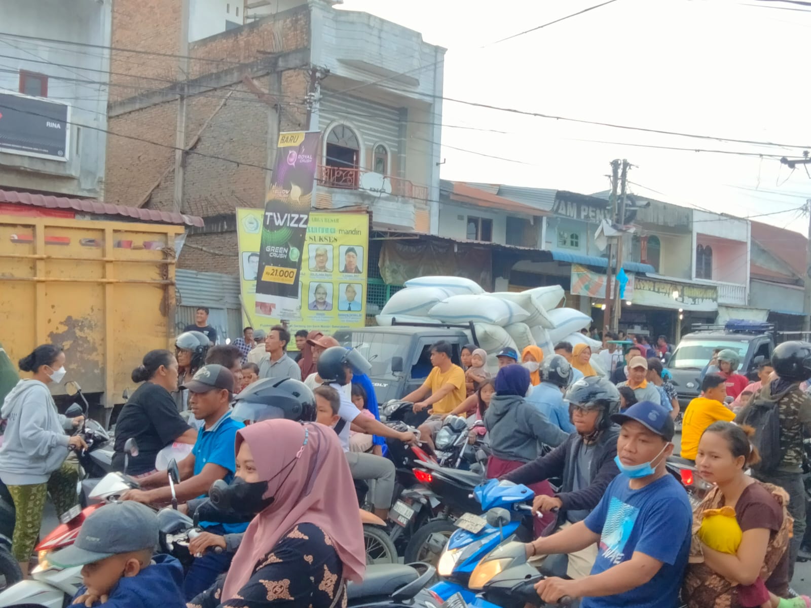 Tidak Ada Petugas, Jalan Simpang 5 Batangkuis Langganan Macet
