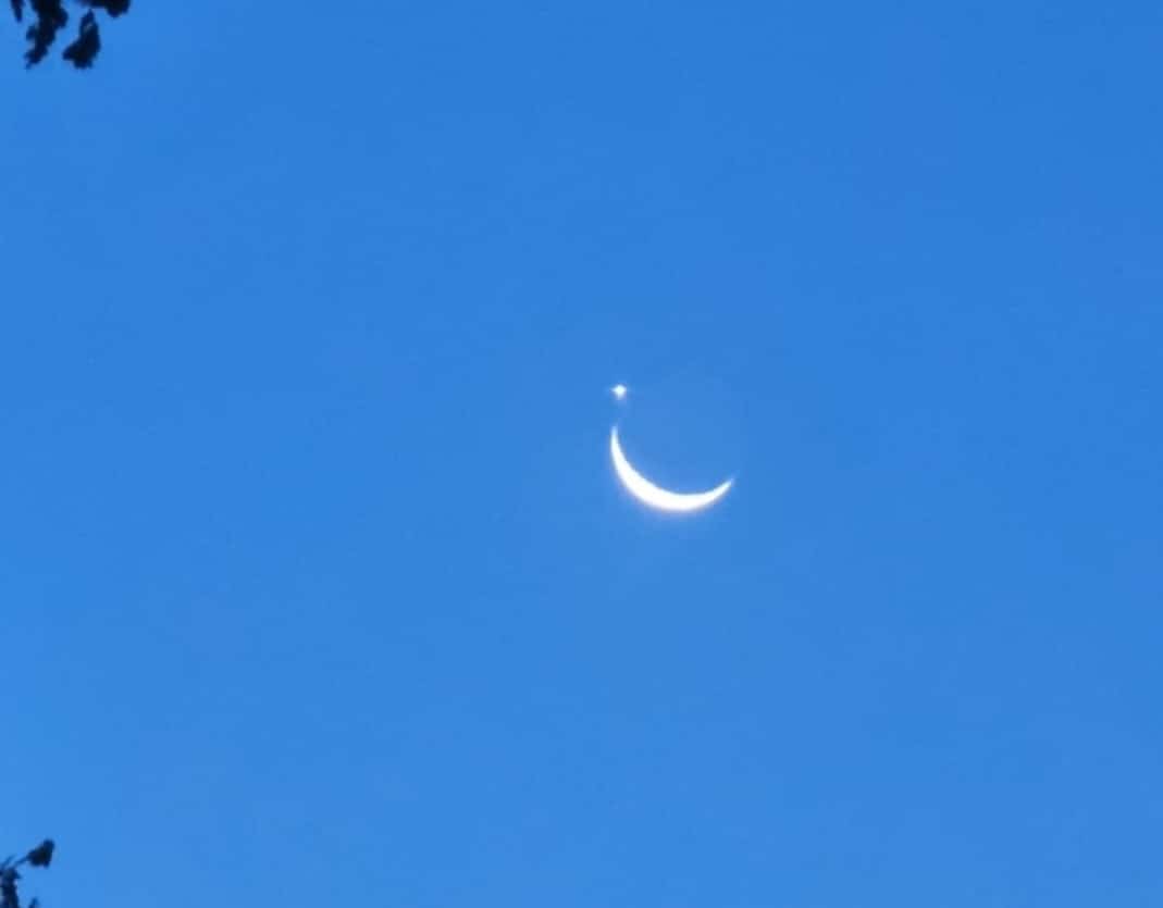 Indahnya Bulan Sabit Bersanding Venus Hari Kedua Ramadhan 1444 H