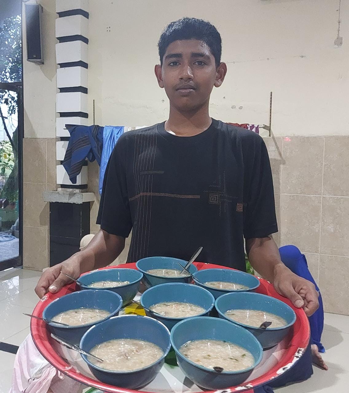 Buka Bersama Di Masjid Ghaudiyah, Bubur Sup Menjadi Hidangan Utama