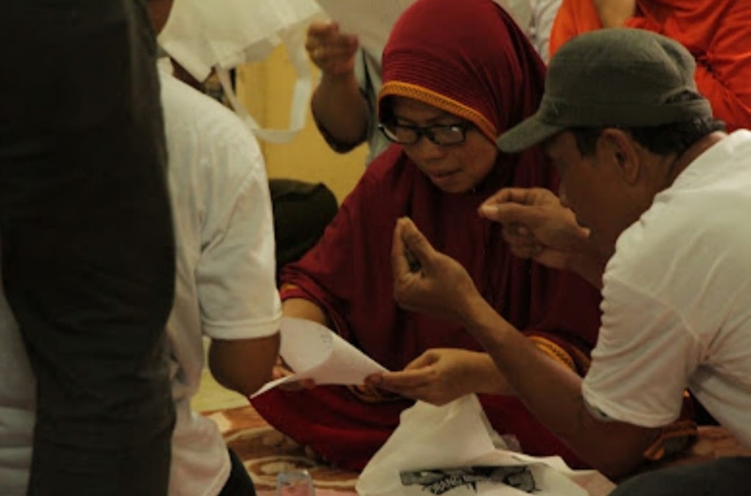 Orang Muda Ganjar Binjai Bagi Kaca Mata Baca Untuk Para Ibu Pengajian