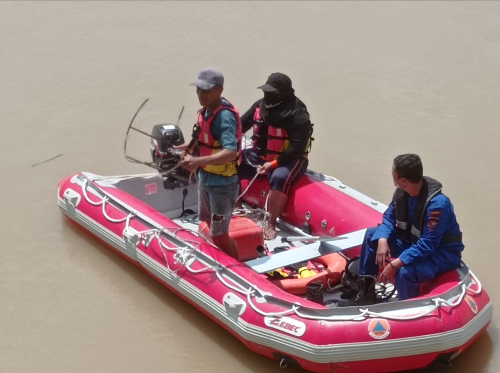 Dugaan Percobaan Bunuh Diri Sekeluarga, Satu Balita Hanyut Di Sungai